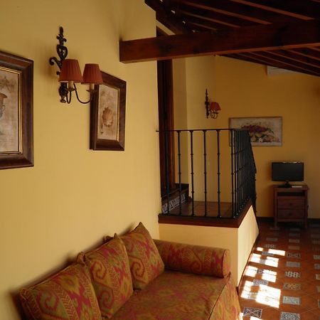 Apartamentos La Columna ชินชอน ภายนอก รูปภาพ