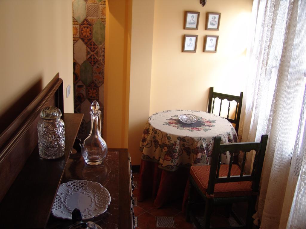 Apartamentos La Columna ชินชอน ภายนอก รูปภาพ