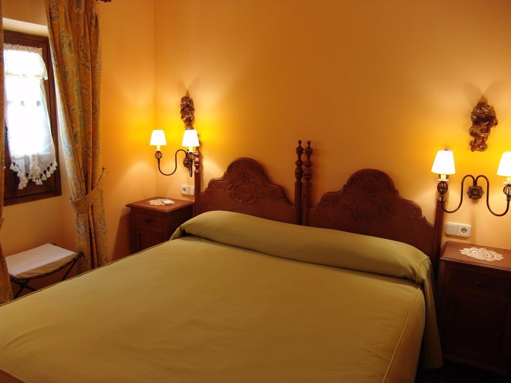 Apartamentos La Columna ชินชอน ภายนอก รูปภาพ