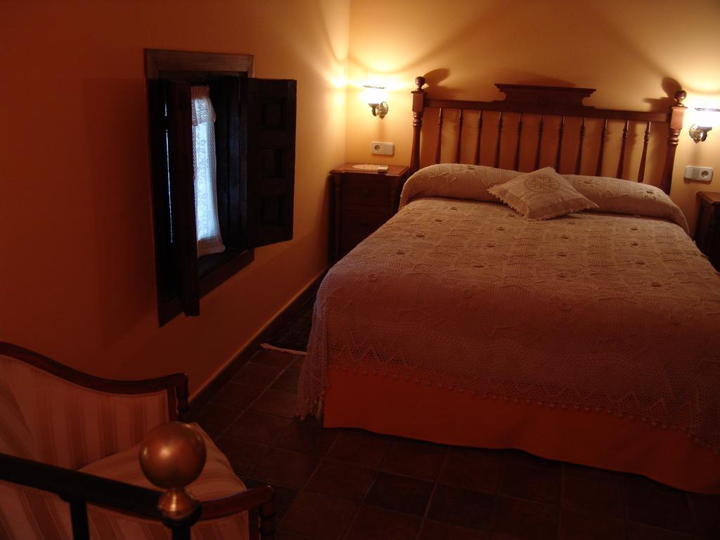 Apartamentos La Columna ชินชอน ภายนอก รูปภาพ