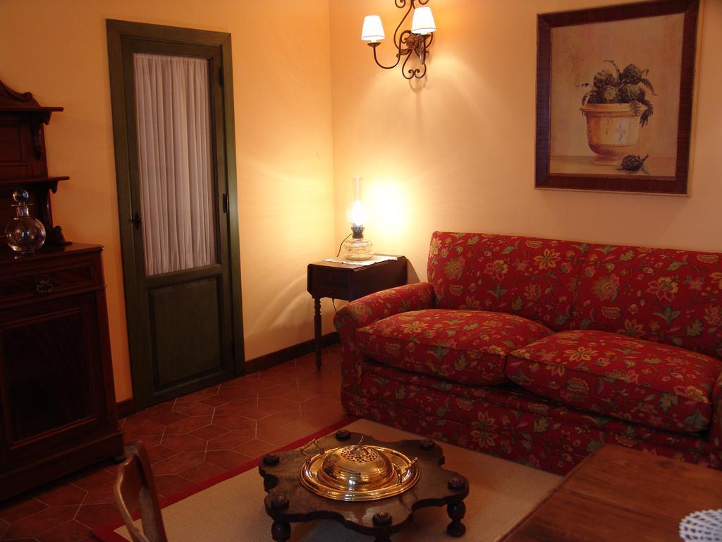 Apartamentos La Columna ชินชอน ภายนอก รูปภาพ