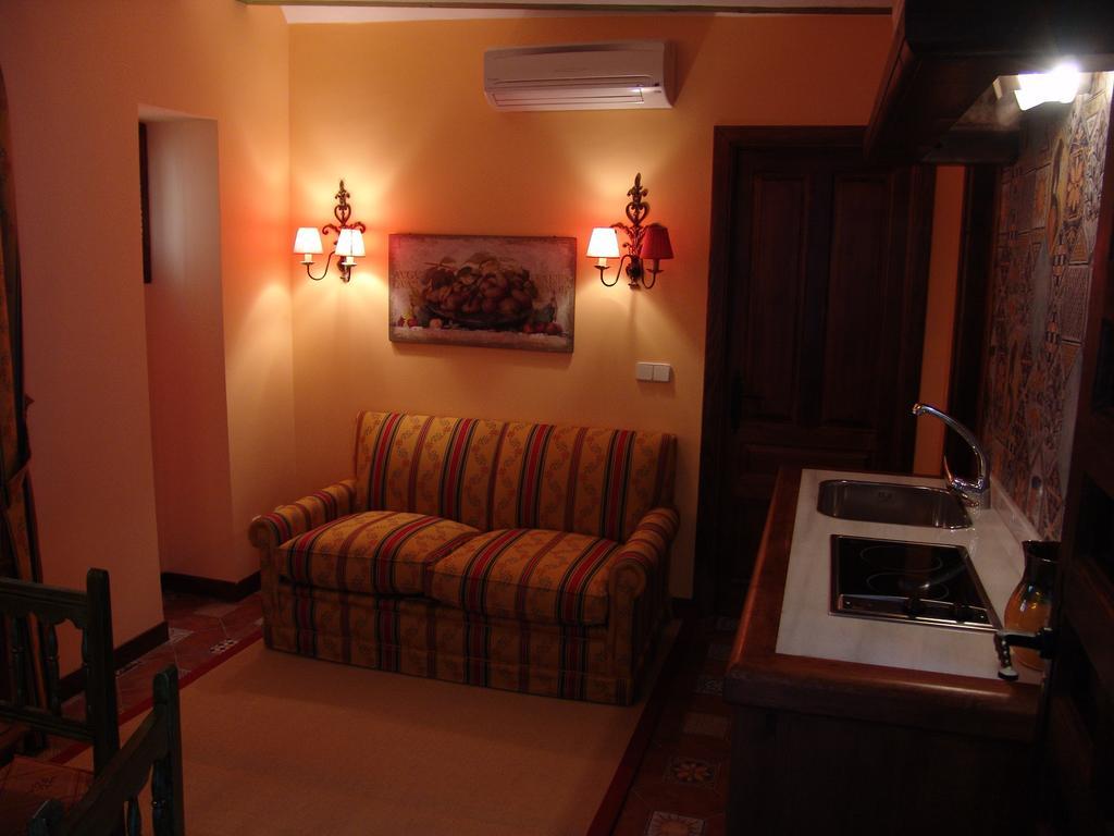 Apartamentos La Columna ชินชอน ภายนอก รูปภาพ